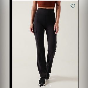 Athleta Delancey straight Leg Cargo Pant Black Large NWT